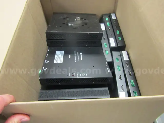 19 Crestron Receiver/controller