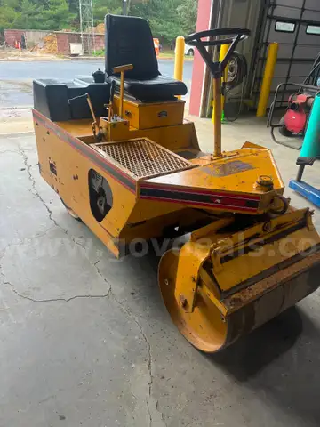 Stone Wolfpac 1-1/4 ton Static Ride on Asphalt Roller