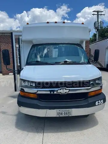 2008 Chevrolet Express 3500 Cutaway Transit Bus w/ Wheelchair Lift