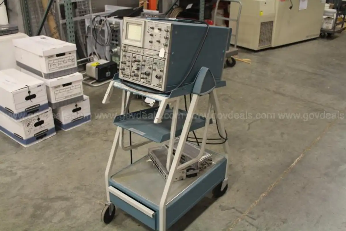 Tektronix 7104 Oscilloscope + Tek Lab Cart Model 3 AllSurplus