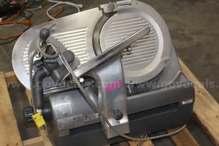 (1) Hobart 2712 Commercial Meat Slicer &#x2013; 120V, 1/2 HP, Plugged In Working