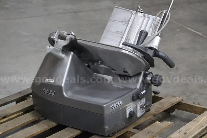 (1) Hobart 2712 Commercial Meat Slicer &#x2013; 1/2 HP, 120V &#x2013; WORKING CONDITION