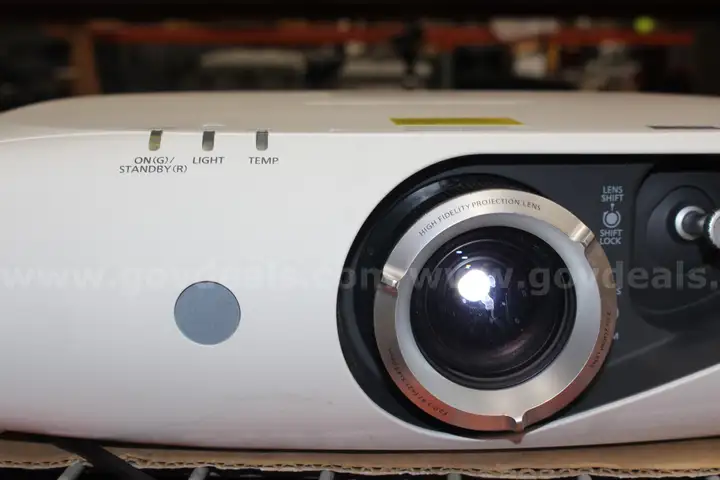 (1) Panasonic PT-RW330U DLP Projector &#x2013; RW330 WXGA &#x2013; Working Condition