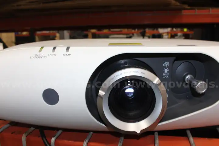 (1) Panasonic PT-RW330U DLP Projector &#x2013; WXGA &#x2013; Working Condition