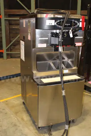 (1) Taylor Crown C712-33 Commercial Soft Serve Ice Cream Machine