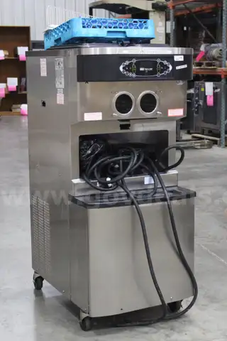 (1) Taylor C712-33 Commercial Soft Serve Ice Cream Machine &#x2013; 3 Phase