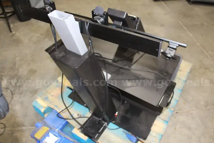 (1) Humanscale Multi-Monitor Sit/Stand Workstation with Integrated Monitor Arms