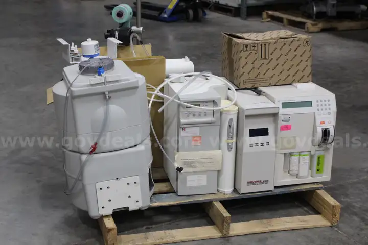 Lot of 8 &#x2013; Scientific Lab Equipment (Includes Sievers Nitric Oxide Analyzer, Instrumentation Laboratory 682 CO-Oximeter,