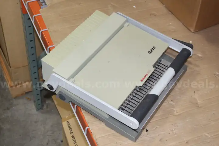 (1) Ibico ibiMaster 300 Manual Comb Binding Machine