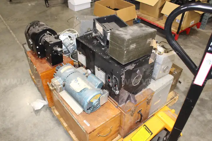 (1) Lot of Vintage Electronic Test &#x26; Optical Equipment &#x2013; Mixed Units