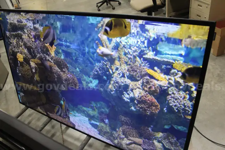 (1) Samsung 82&#x22; Commercial Display Monitor (Model LH82DMDPLBA/GO, DM82D)