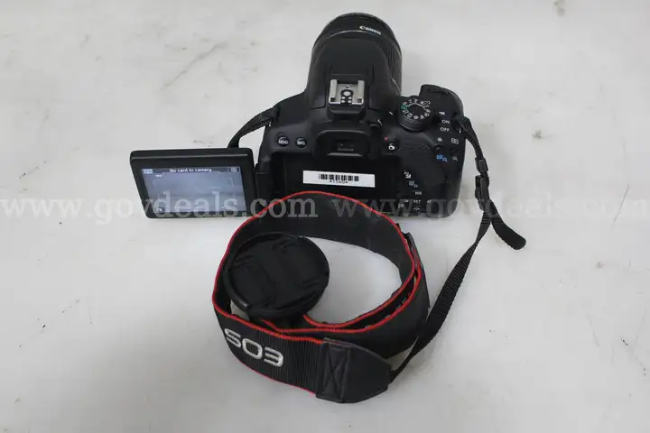 (1) Canon Eos Rebel T5i + Lens