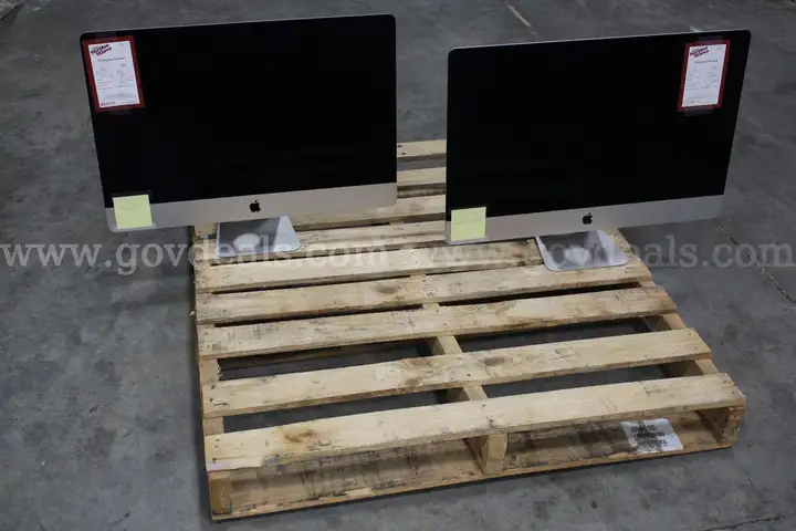 Lot of (2) Apple iMac All-in-One Computers