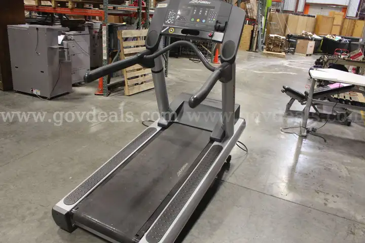 Life Fitness CLST Series Treadmill