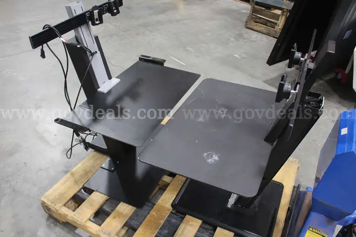 2 Electronic Equipment Platforms/Desks