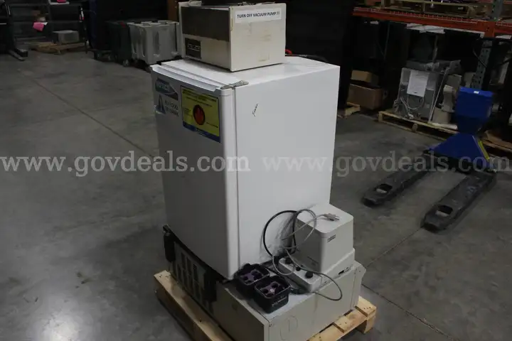 Lot of Assorted Laboratory Equipment