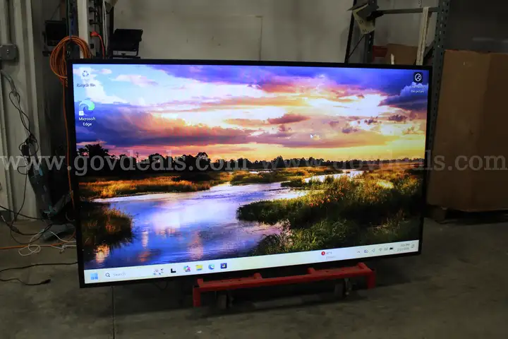 Samsung 82" FHD LED Professional Display