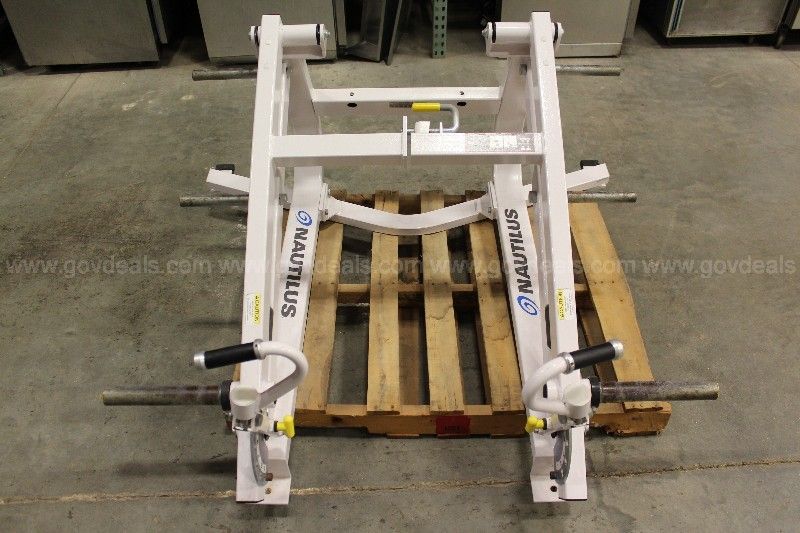 Nautilus best sale deadlift machine