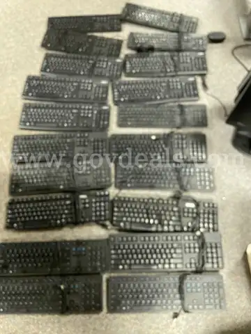 Lot of 20 Computer keyboards