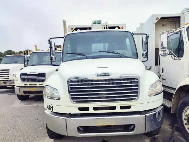 2013 Freightliner M2 106