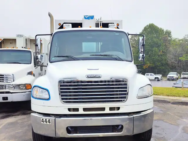 2008 Freightliner M2 106