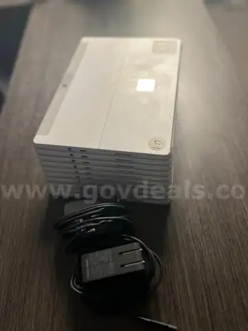 10 Microsoft Surface Go&#x27;s w/ 2 Charging Batteries