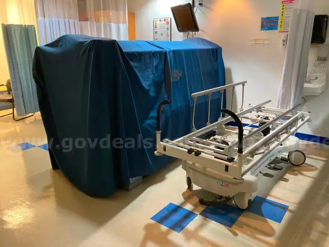 Sechrist 3600HR Hyperbaric Chamber and Sechrist E920 Hyperbaric Chamber Stretcher