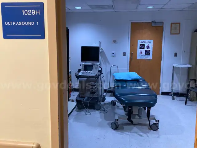 Toshiba TUS-A500 Sonogram Machine and Biodex 058-710 Sound Pro Table
