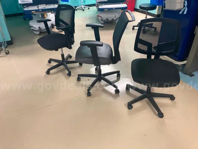 Rolling office chairs - 22 units