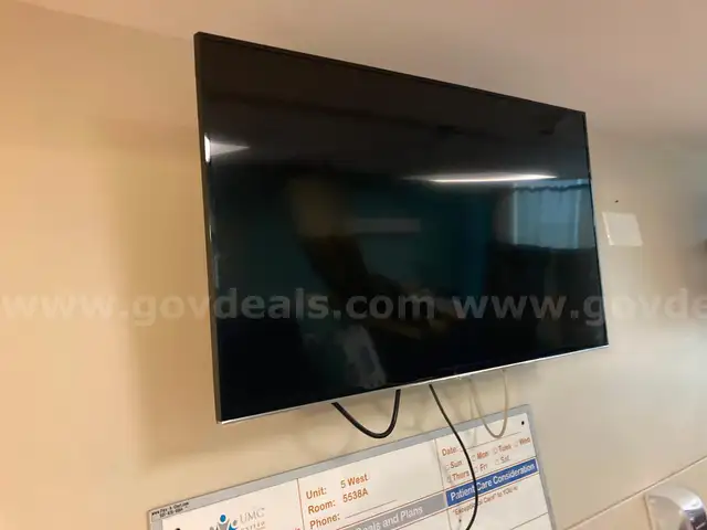 Samsung 40inch Flat Screen Smart HDTVs - all mounted to wall - lot of 6