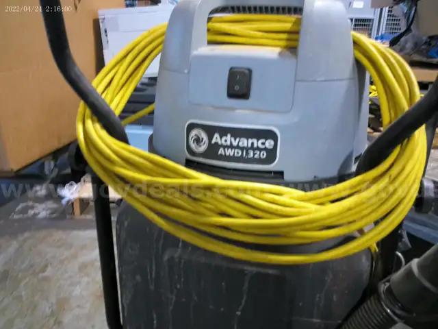 POWER ON NILFISK ADVANCE 320 1-UNIT