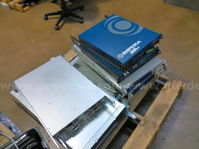 POWER ON SERVERS - 8 UNITS