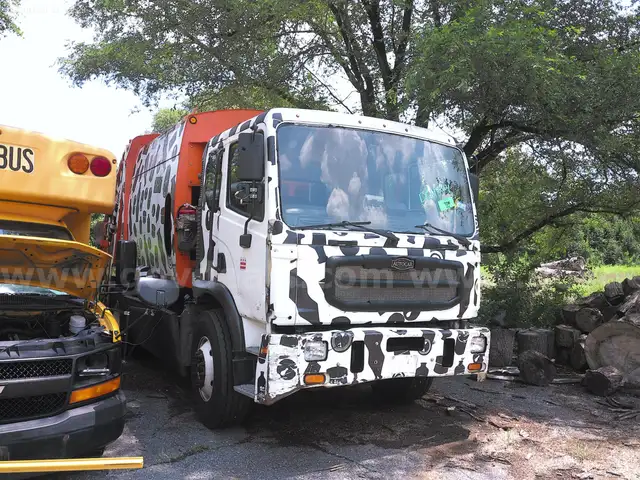 2018 AUTOCAR GARBAGE TRUCK