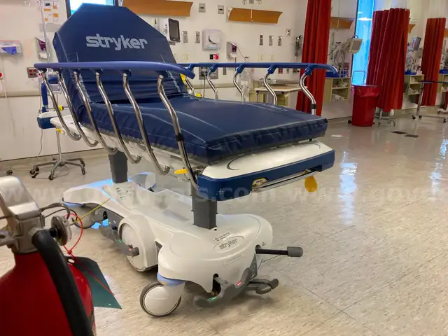 Stryker 1115 Big Wheel Prime Series Stretcher