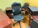 Lot of 31 rolling office chairs