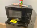 Lot of 12 household microwaves
