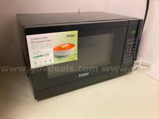 Lot of 12 household microwaves