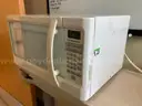 Lot of 12 household microwaves