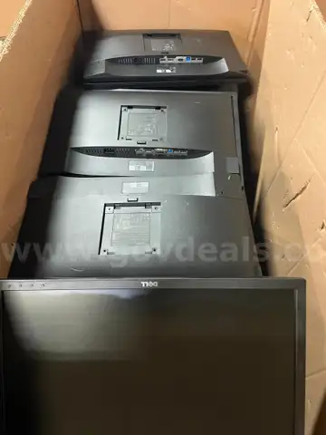 DELL MONITORS - 42 UNITS (POWER ON)