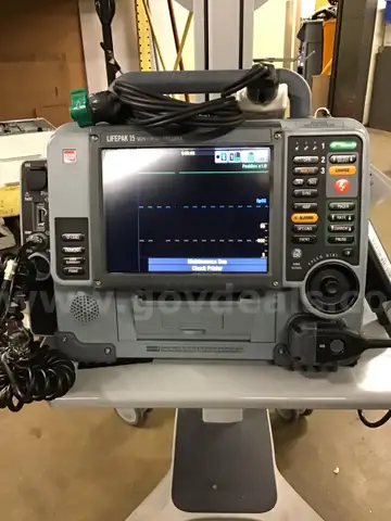 Physio Control LIFEPAK 15 Defibrillator with battery charger