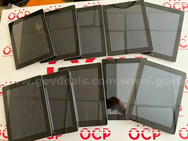 Apple iPads - 10 Units (POWER ON)