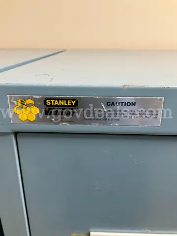 Lot of 2 metal cabinets