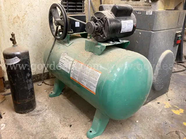 SPEEDAIRE 4B234 Electric Air Compressor, 2HP, 30 gal