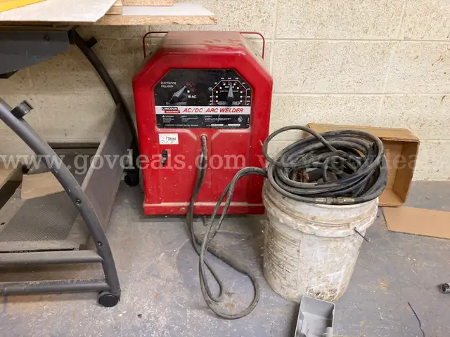 Lincoln AC/DC 225/125 Arc Welder