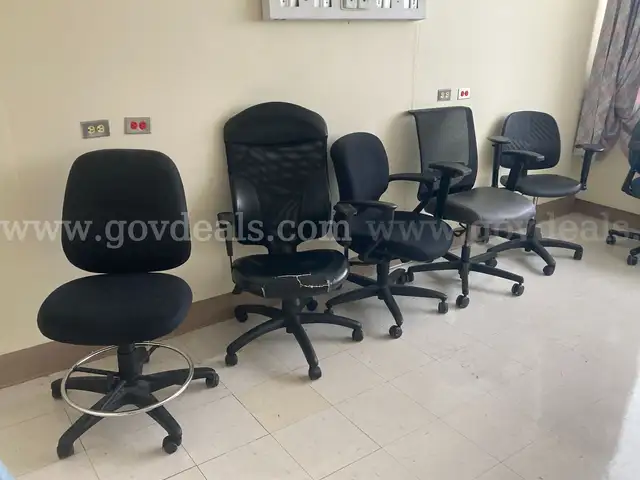 Lot of 24 Rolling Office Chairs