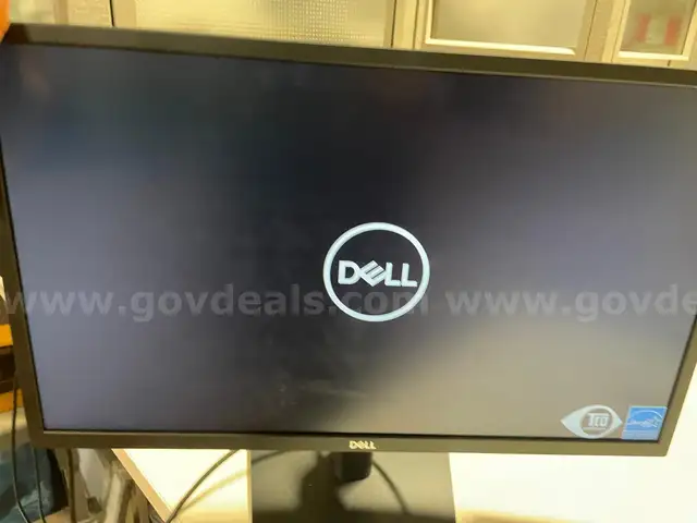 MONITORS - 30 UNITS (POWER ON)