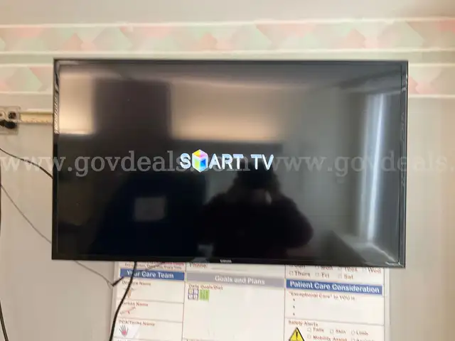 Lot of 2 Samsung 49'' Hospital Smart TVs