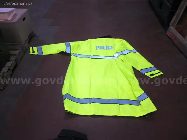 DEFENDER REVERSIBLE RAINCOAT - 100 UNITS