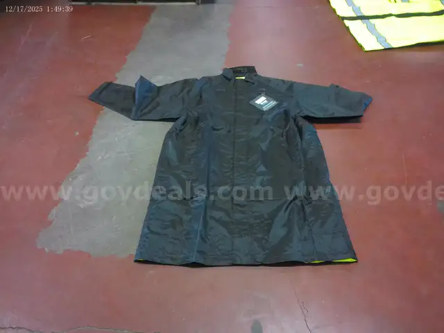 DEFENDER REVERSIBLE RAINCOAT - 100 UNITS