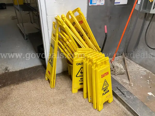 Lot of 21 Wet Floor Signs and 1 Mop Bucket